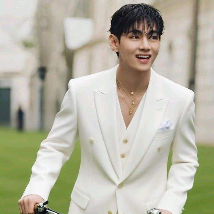 Latest photo of Kim Taehyung (V)