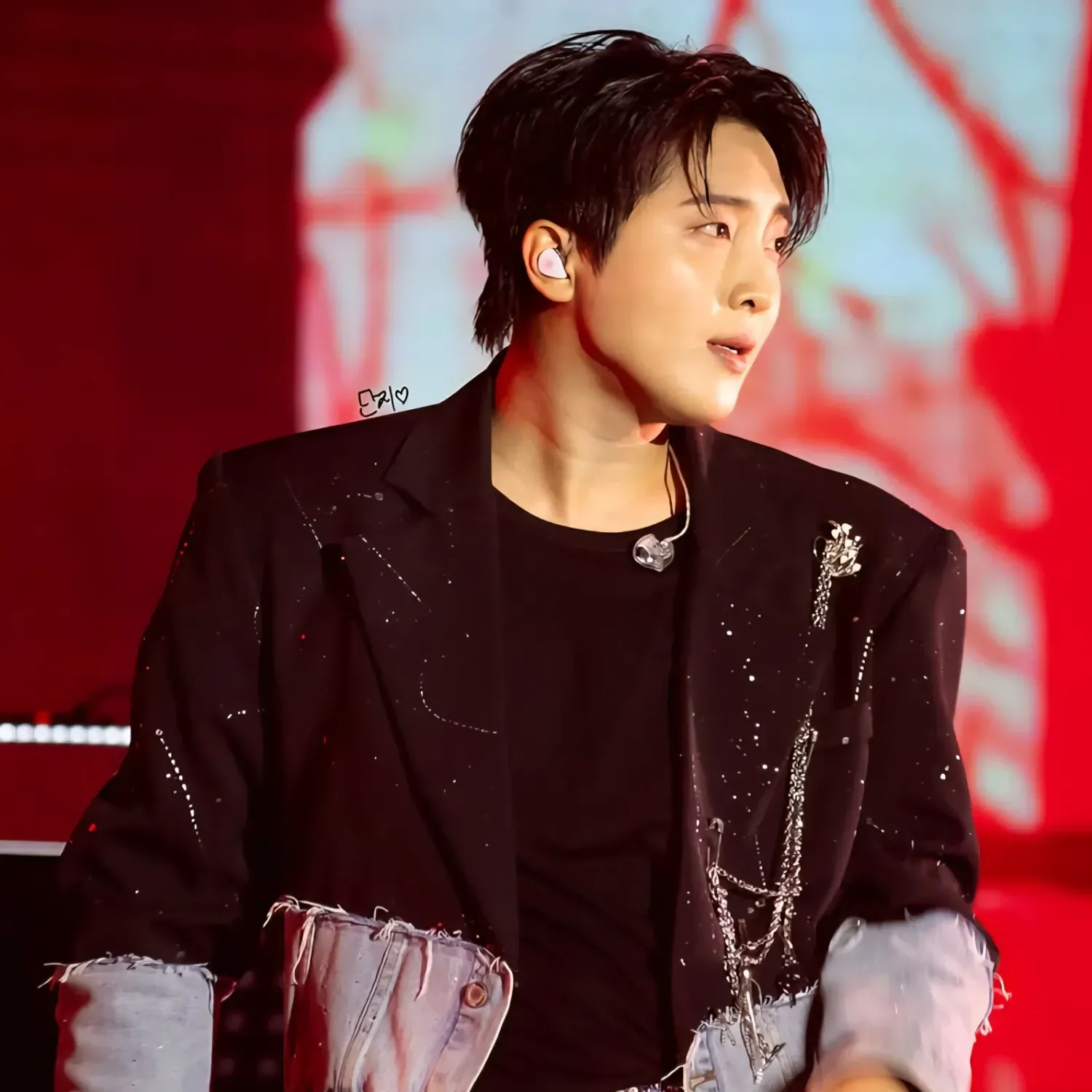 Behind-the-scenes cut of Hwang Yunsung