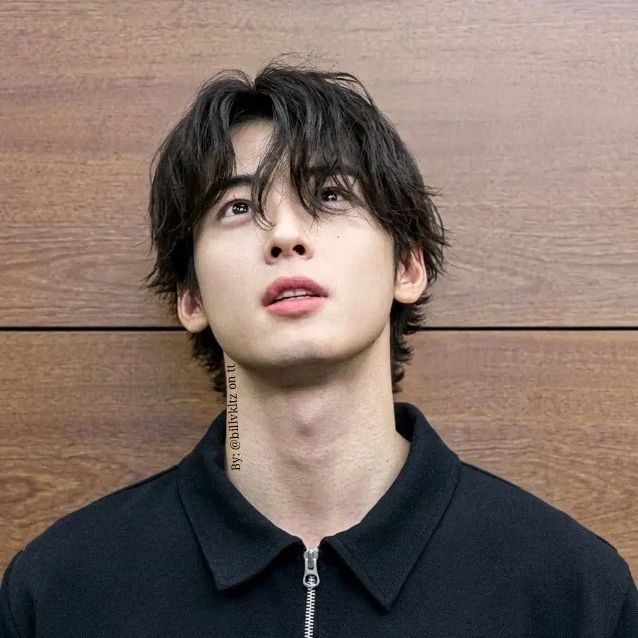 Recent activity shot of Cha Eunwoo