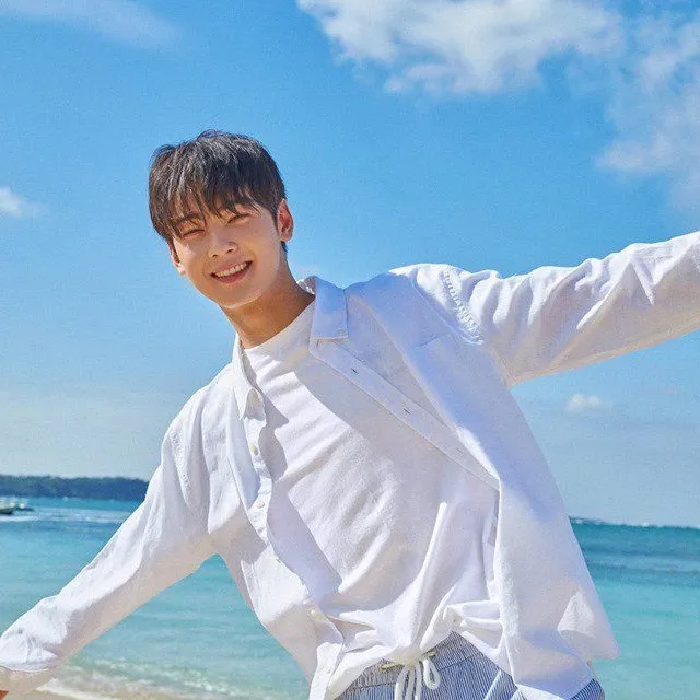 Recent activity shot of Cha Eunwoo