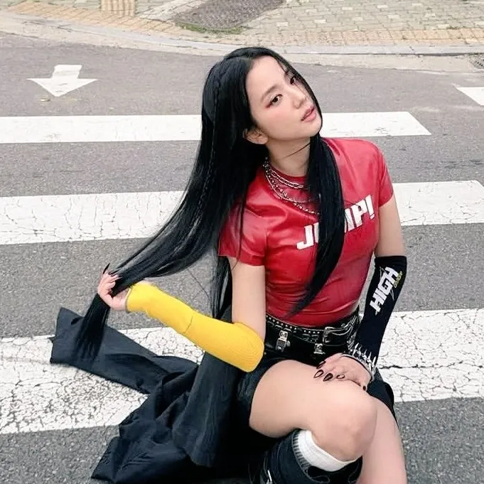 Behind-the-scenes cut of Jisoo (1995)