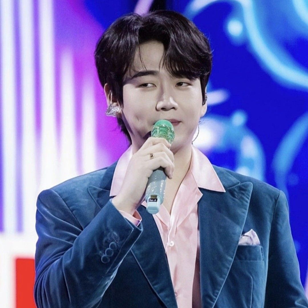 Behind-the-scenes cut of Hwang Youngwoong