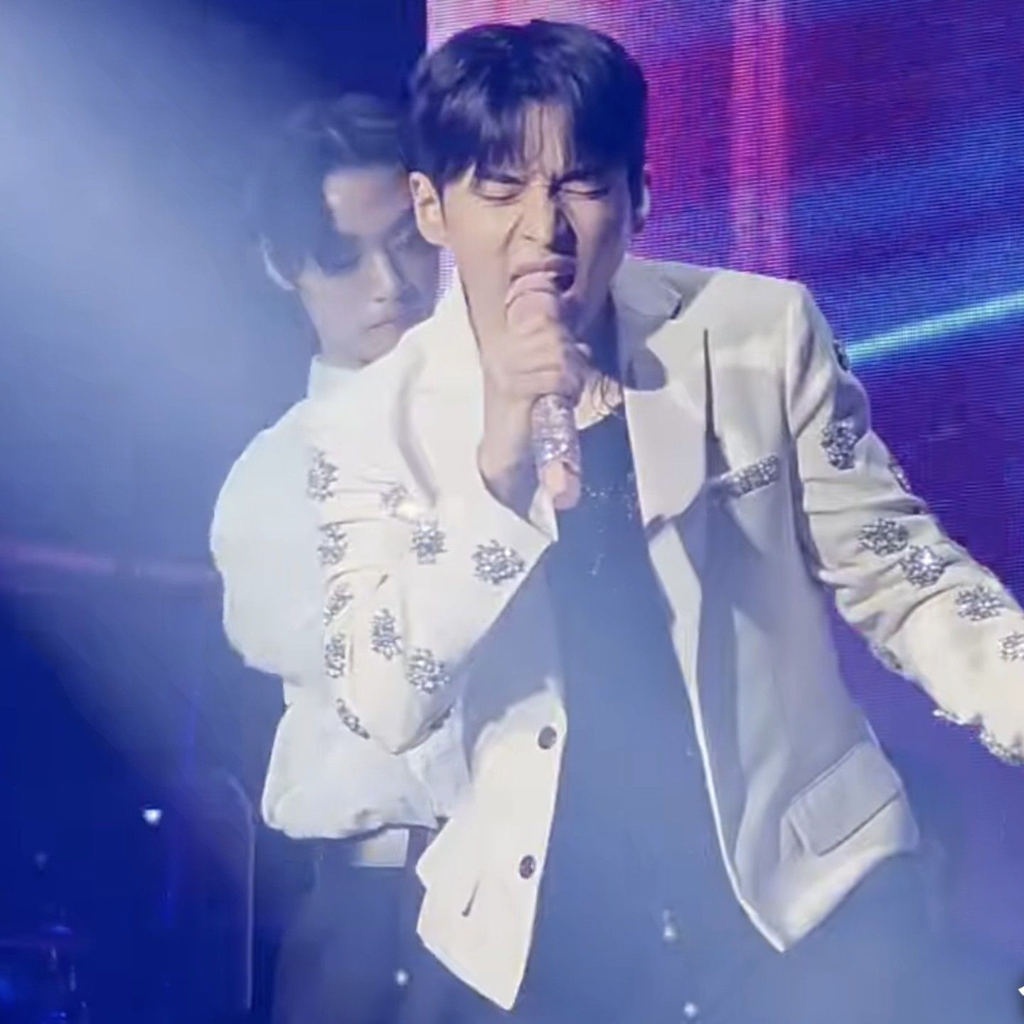 Behind-the-scenes cut of Seong Ri