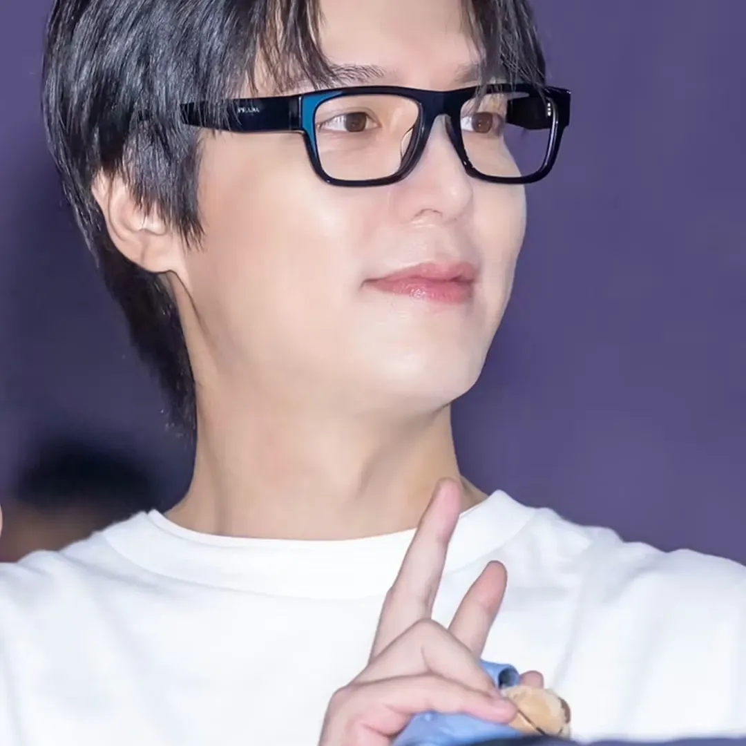 Recent activity shot of Lee Minho