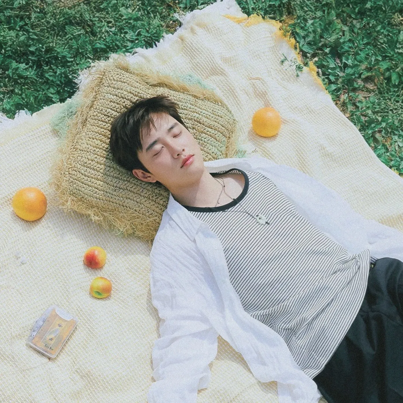 Cuplikan di balik layar dari Doh Kyungsoo (D.O.)