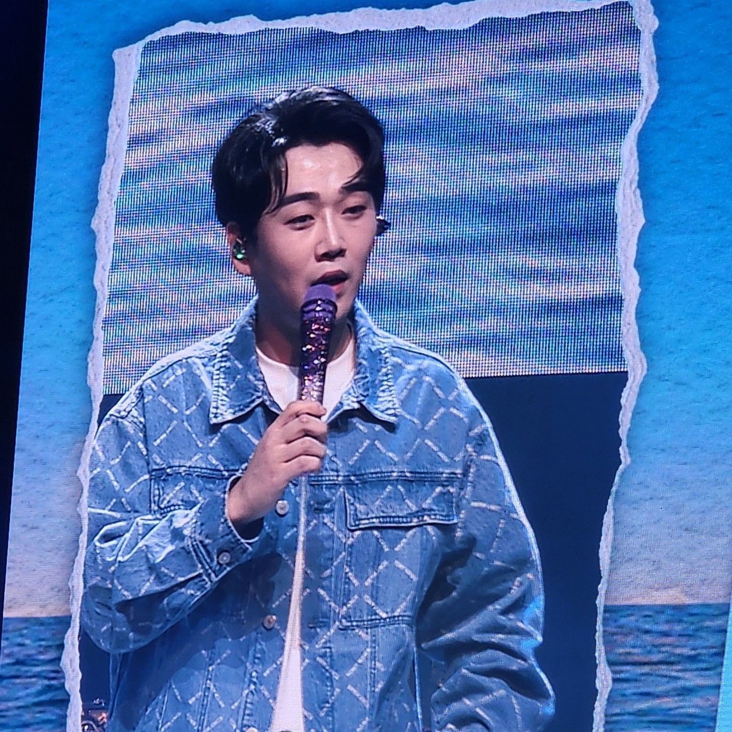 A moment captured by a fan of Hwang Youngwoong