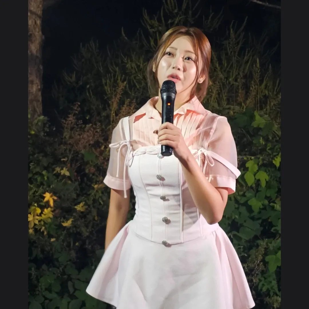 Behind-the-scenes cut of Hong Jiyoon