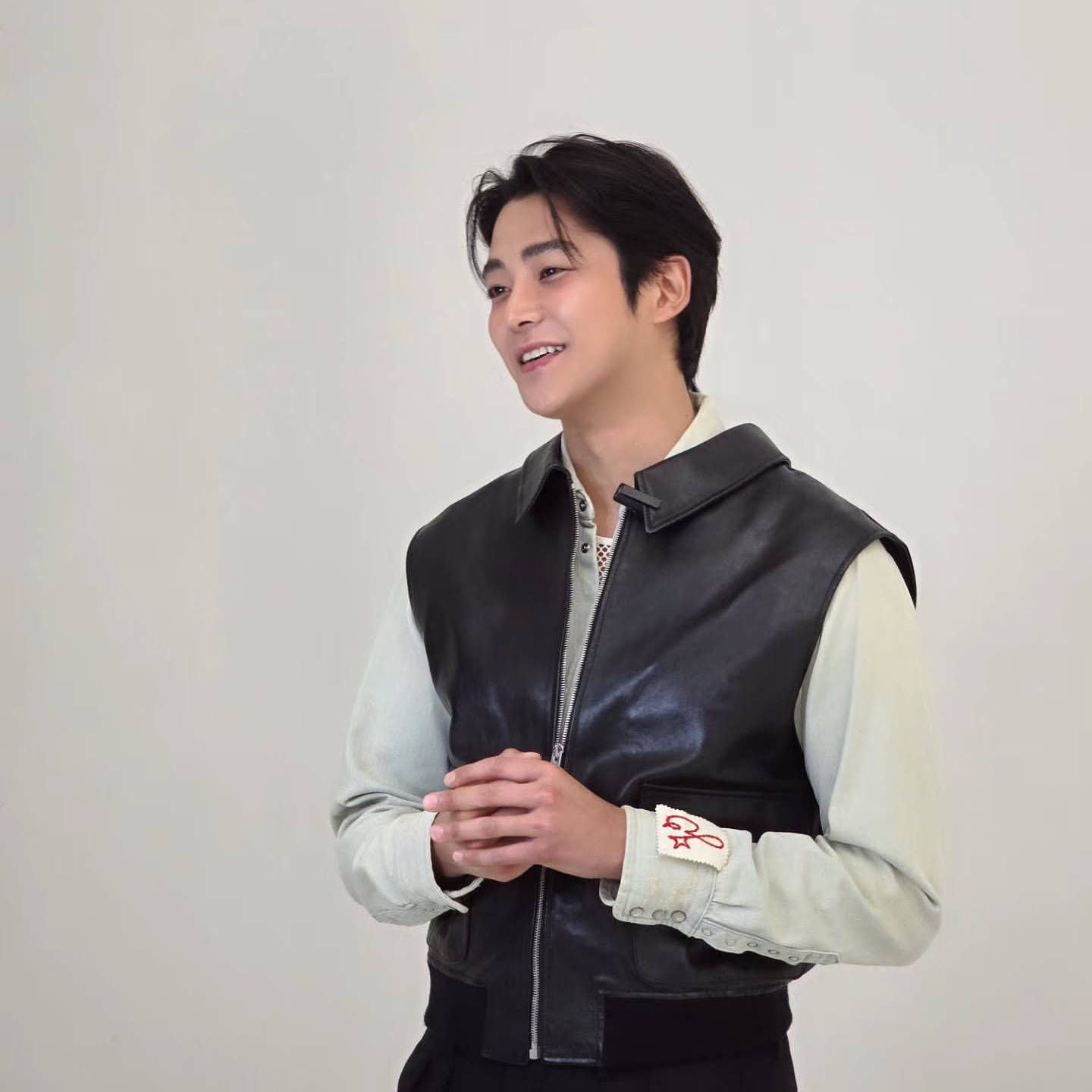 로운의 최신 사진