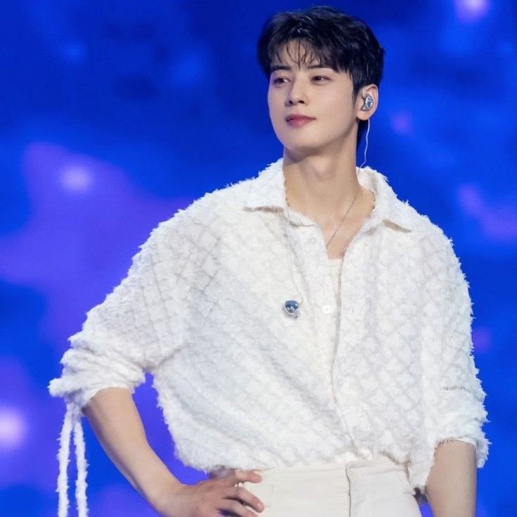 Foto terbaru dari Cha Eunwoo