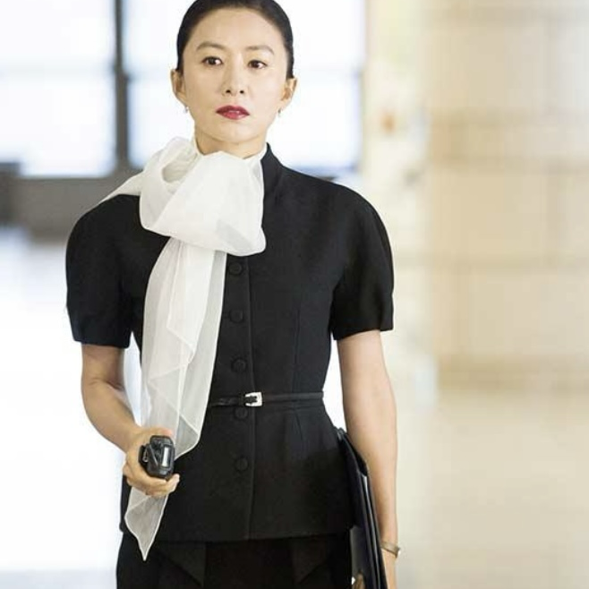 Behind-the-scenes cut of Kim Heeae