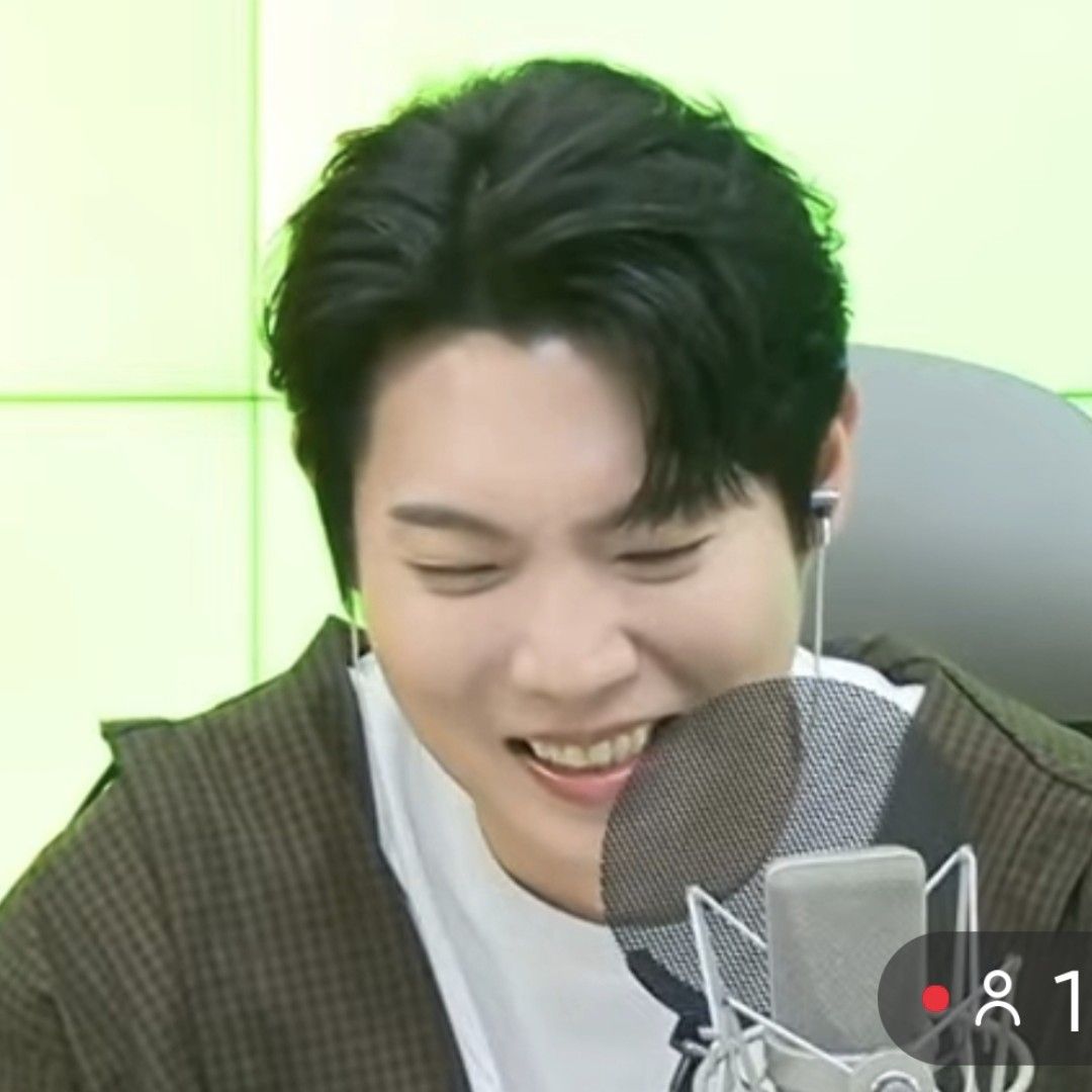 A moment captured by a fan of Son Taejin