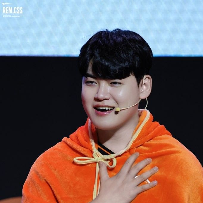 Gumayusi的最新照片