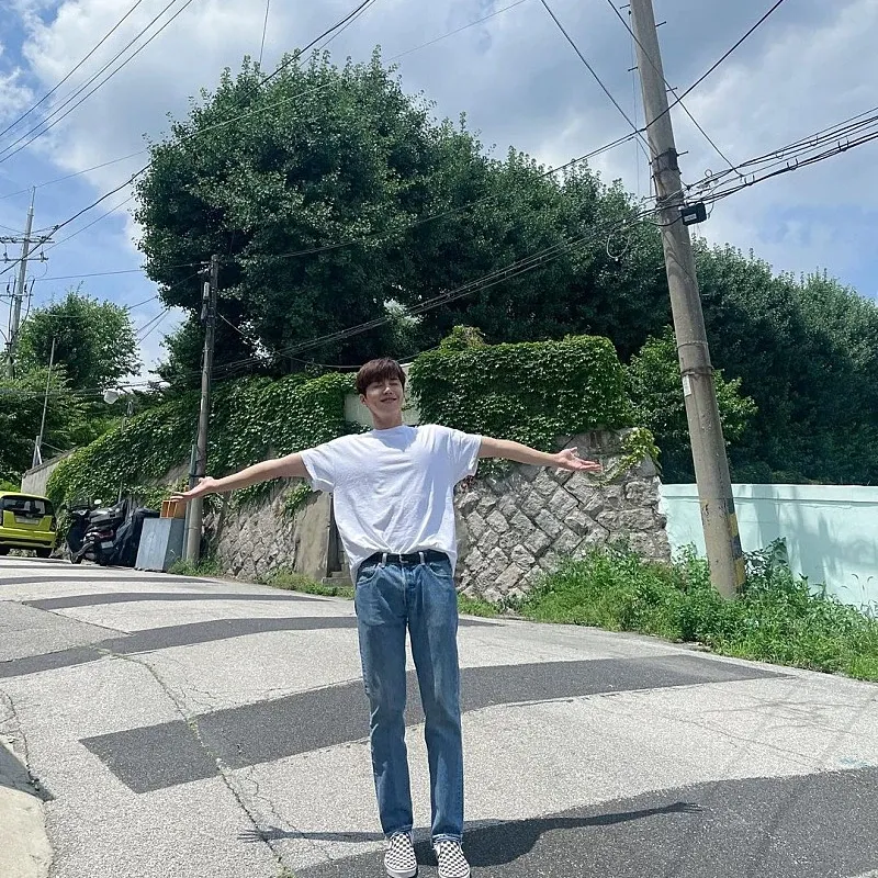 Behind-the-scenes cut of Kim Seonho