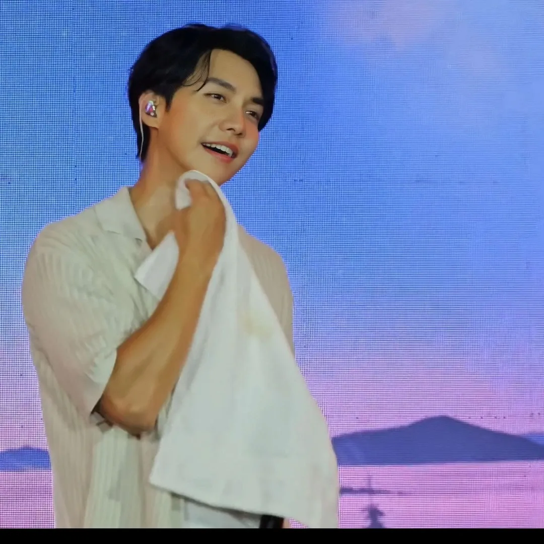 Behind-the-scenes cut of Lee Seunggi