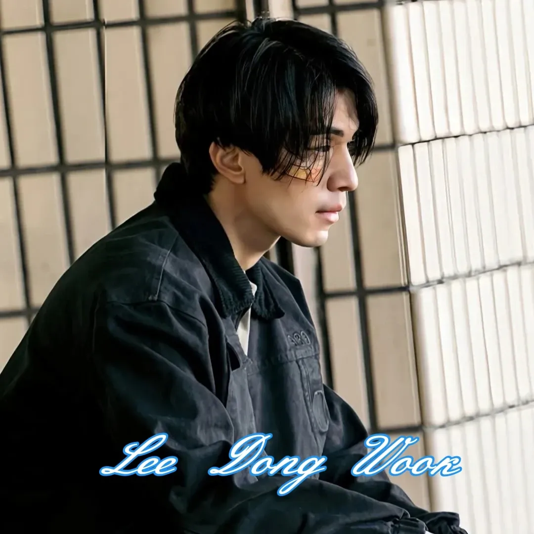 A moment captured by a fan of Lee Dongwook