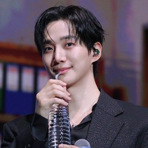 イ・ジュノの最近の活動ショット