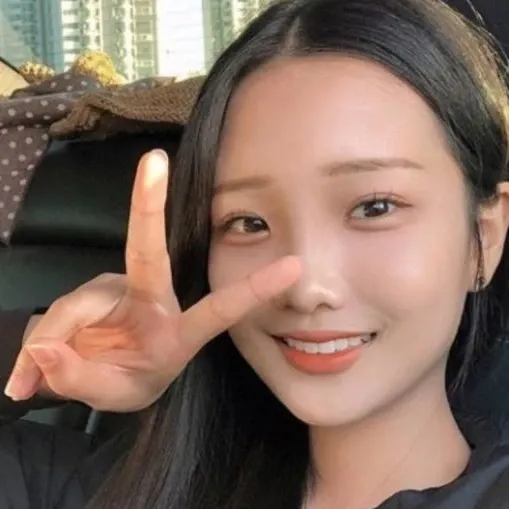 A moment captured by a fan of Kim Soyeon (2004)