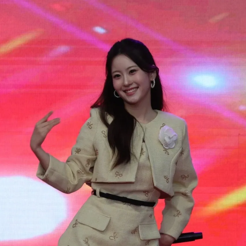 A moment captured by a fan of Oh Yujin