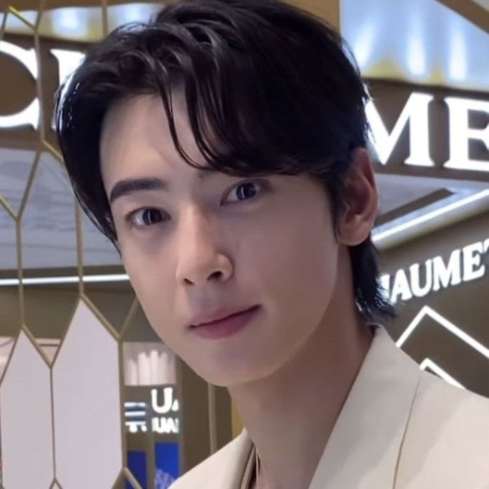 Latest photo of Cha Eunwoo