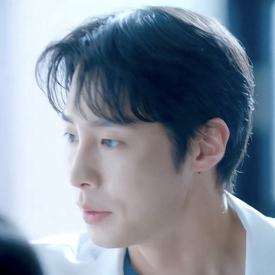 Behind-the-scenes cut of Lee Jaewook