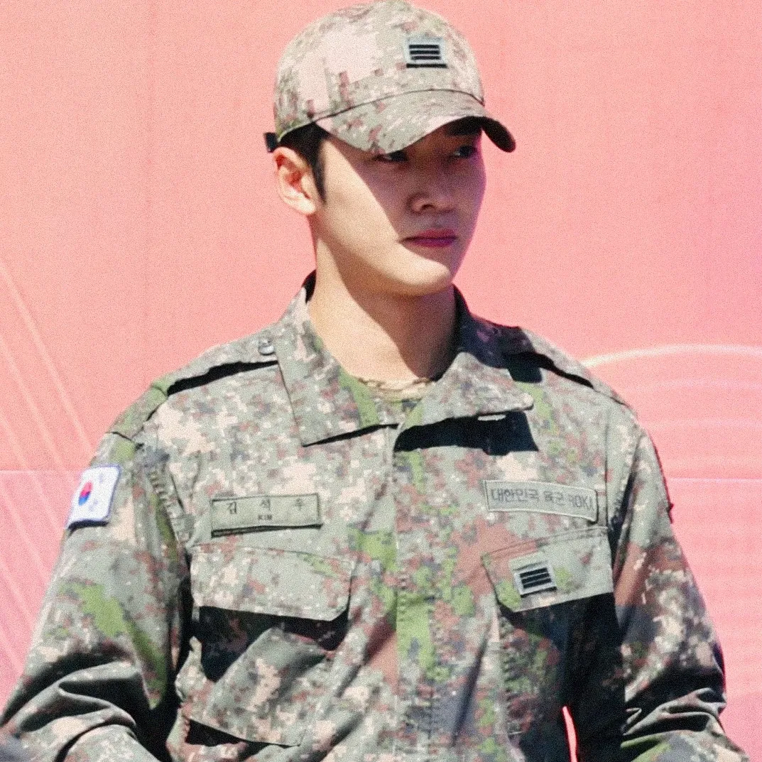 Foto kegiatan terbaru dari Rowoon