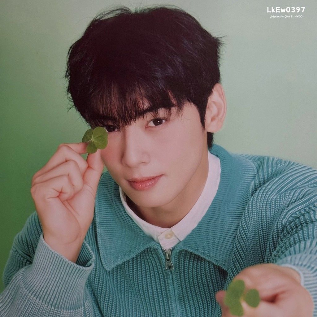 Recent activity shot of Cha Eunwoo