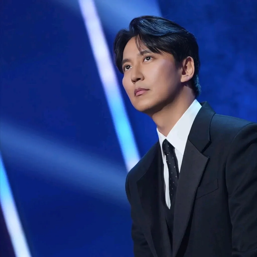 Recent activity shot of Kim Namgil