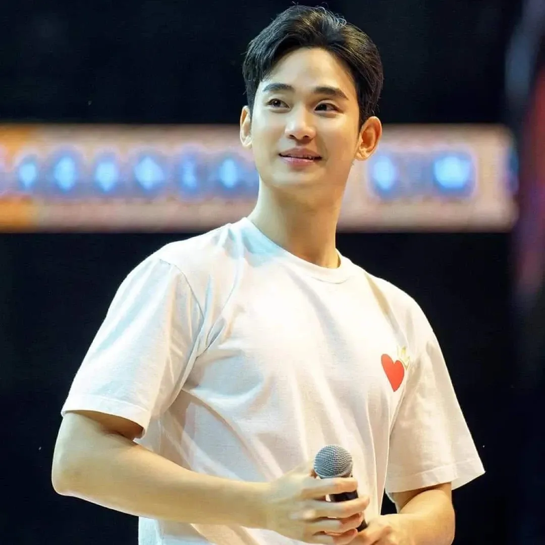 A moment captured by a fan of Kim Soohyun