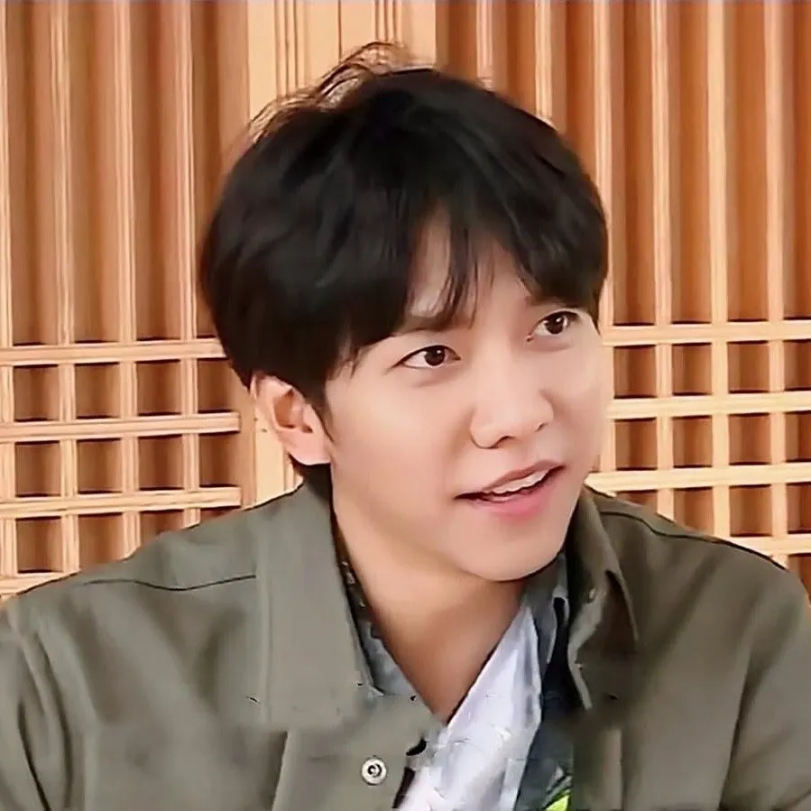 Momen yang diabadikan oleh penggemar Lee Seunggi