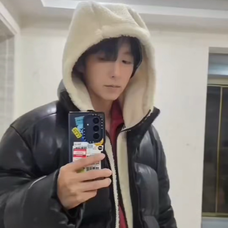 A moment captured by a fan of Lee Joongi