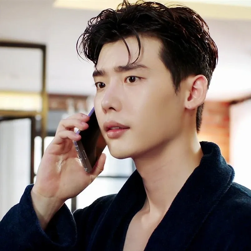 Recent activity shot of Lee Jongsuk