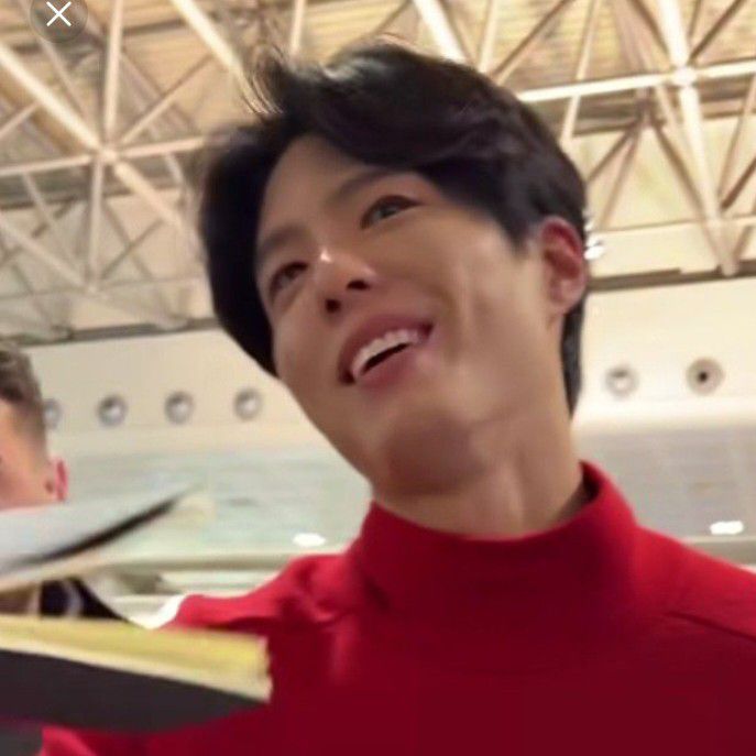 A moment captured by a fan of Park Bogum