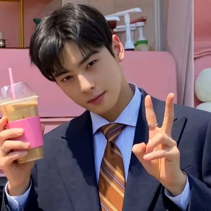 Recent activity shot of Cha Eunwoo