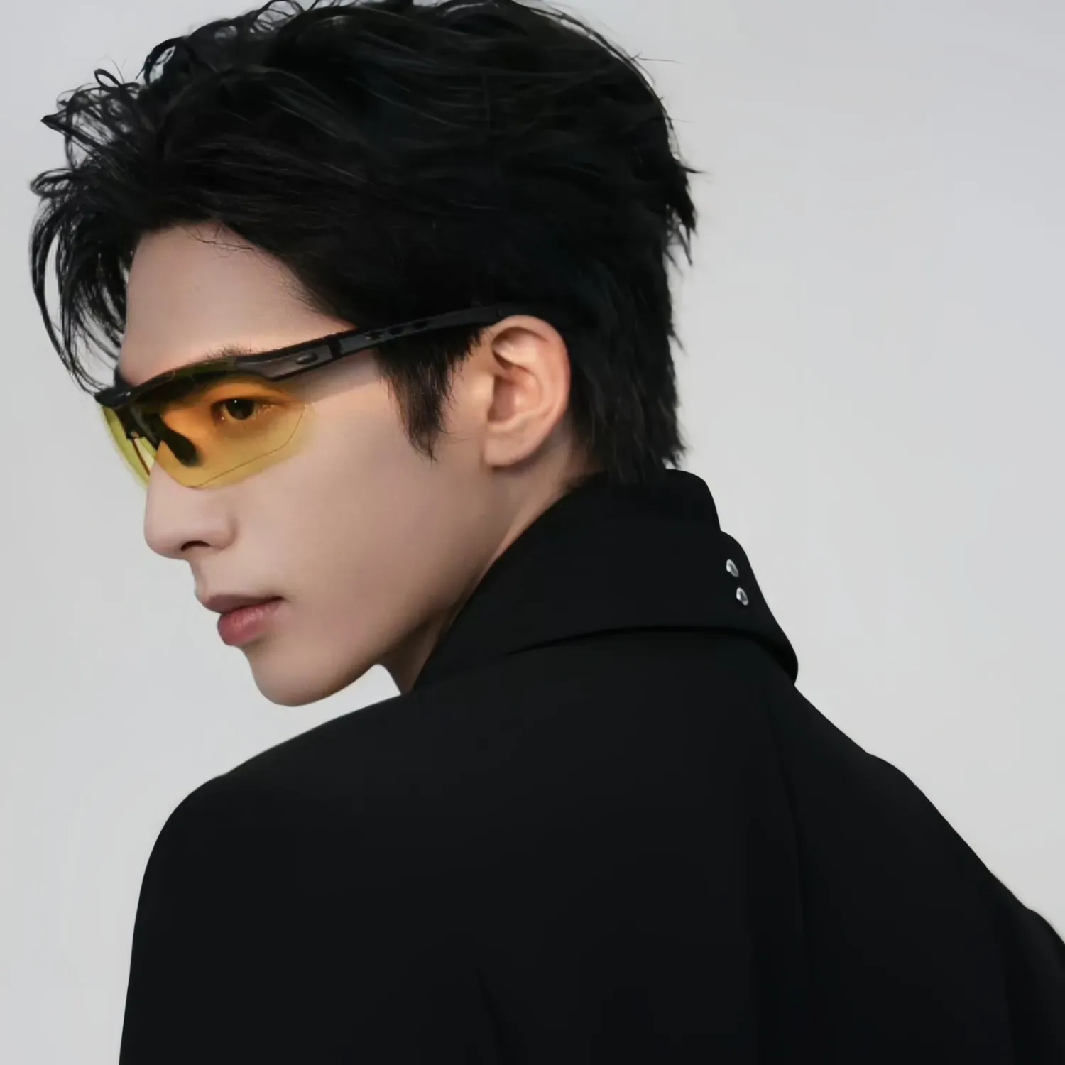 Behind-the-scenes cut of Song WeiLong