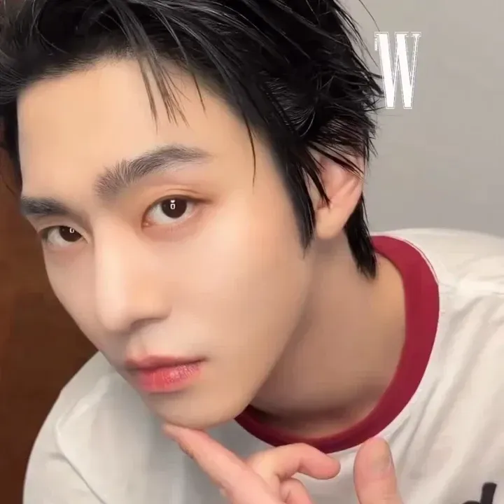 Behind-the-scenes cut of Ahn Hyoseop