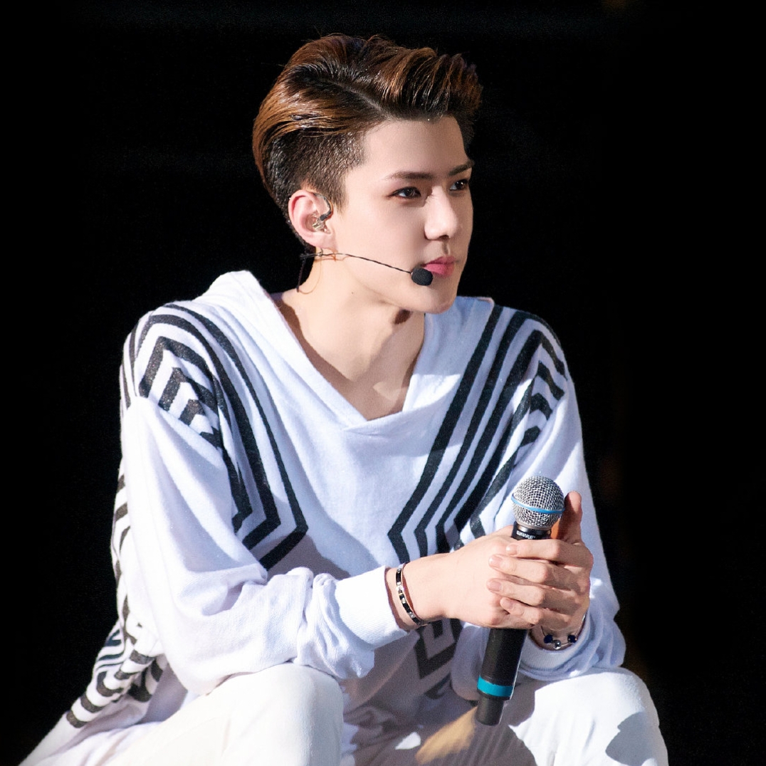 Cuplikan di balik layar dari Doh Kyungsoo (D.O.)
