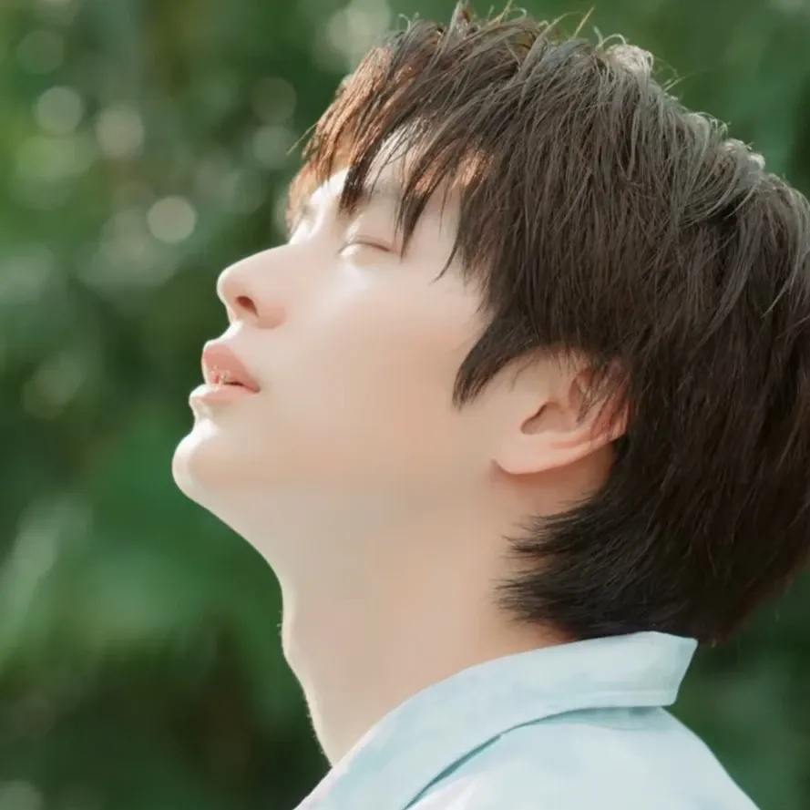 Recent activity shot of Yook Sungjae