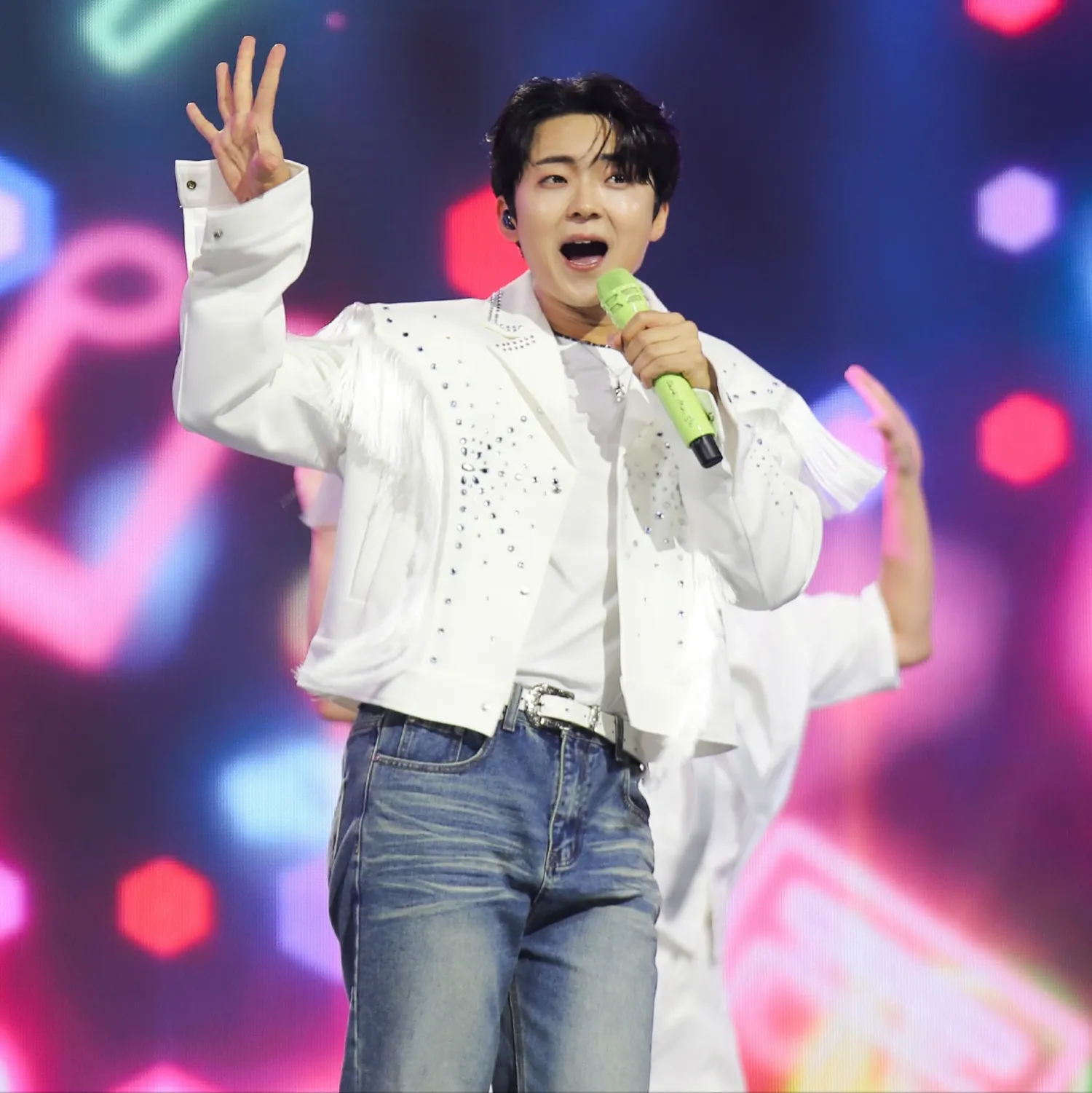 Behind-the-scenes cut of Park Minsu