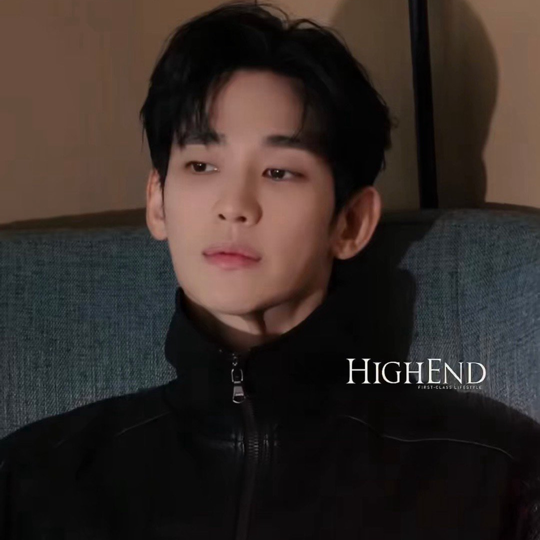 A moment captured by a fan of Kim Soohyun