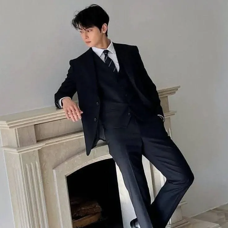 Behind-the-scenes cut of Cha Eunwoo