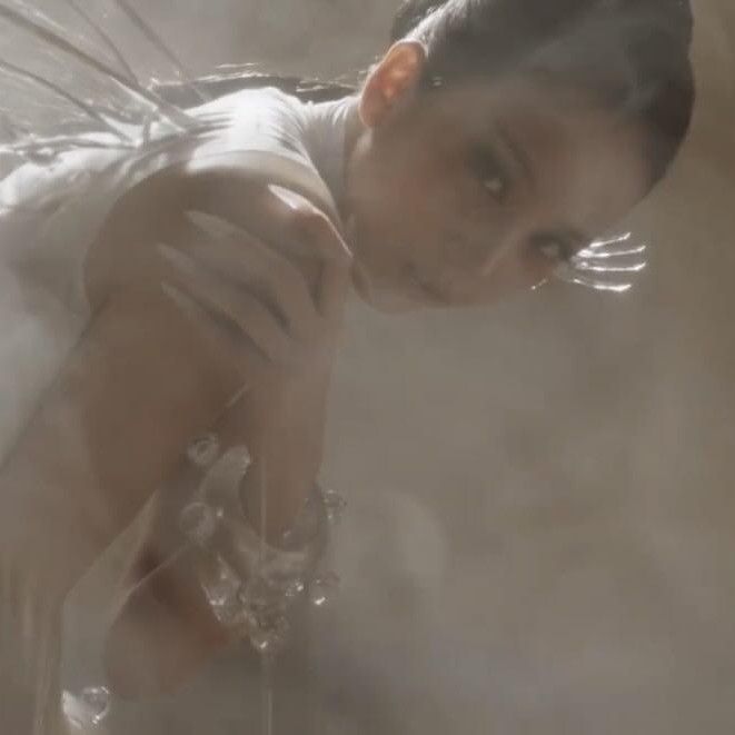 Behind-the-scenes cut of Jisoo (1995)