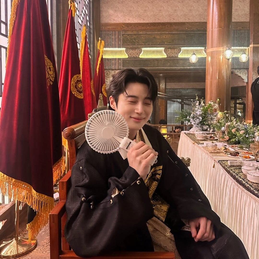 边佑锡的近期活动照