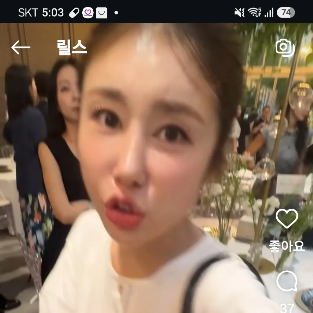 Cuplikan di balik layar dari Kim Soyou