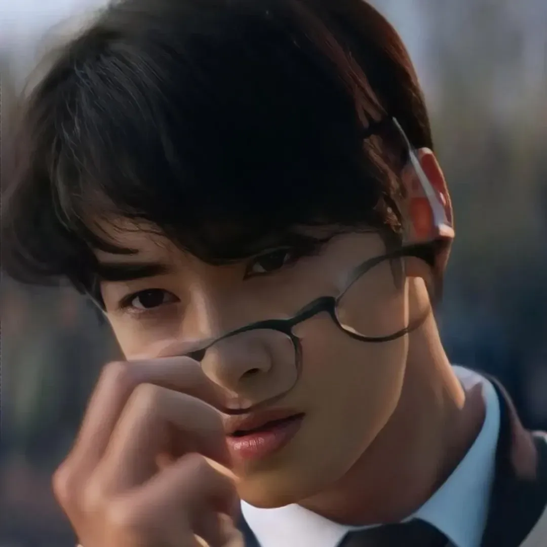 Recent activity shot of Cha Eunwoo