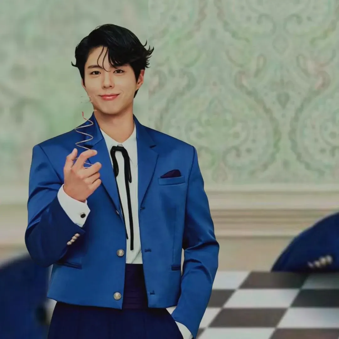 A moment captured by a fan of Park Bogum