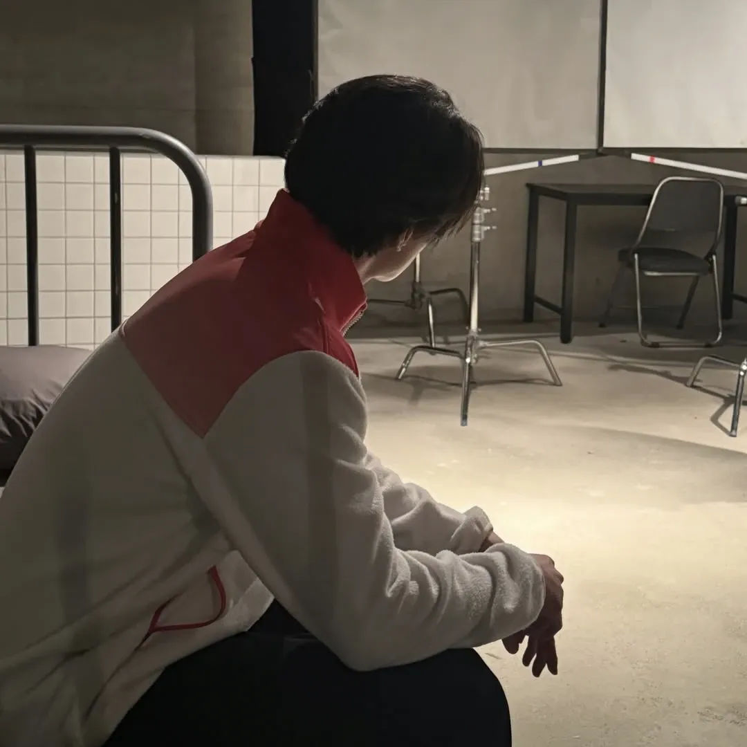 Behind-the-scenes cut of Lee Dongwook