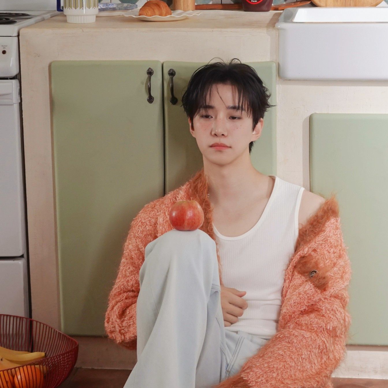 Behind-the-scenes cut of Lee Junho