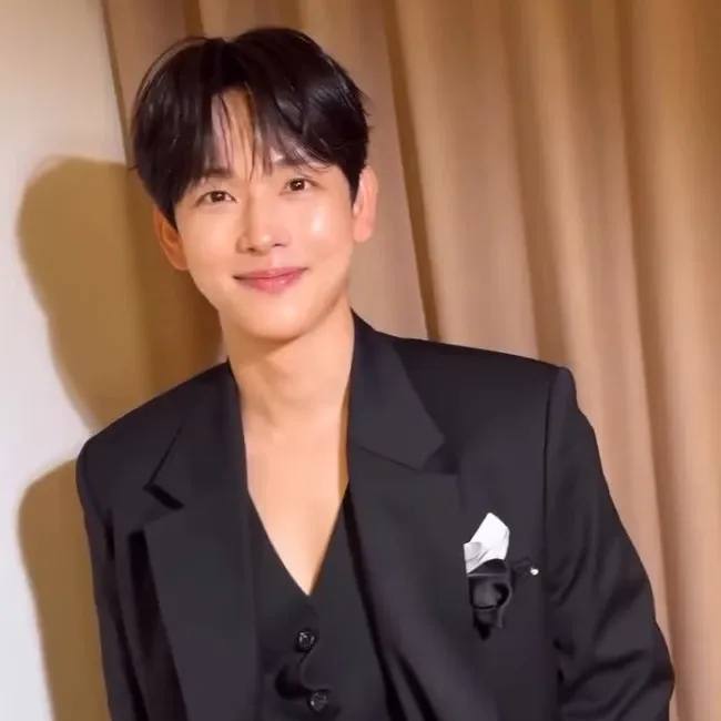 Recent activity shot of Yim Siwan