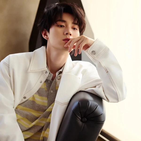 Today’s standout profile photo of Zhou Yiran on Choeaedol Celeb