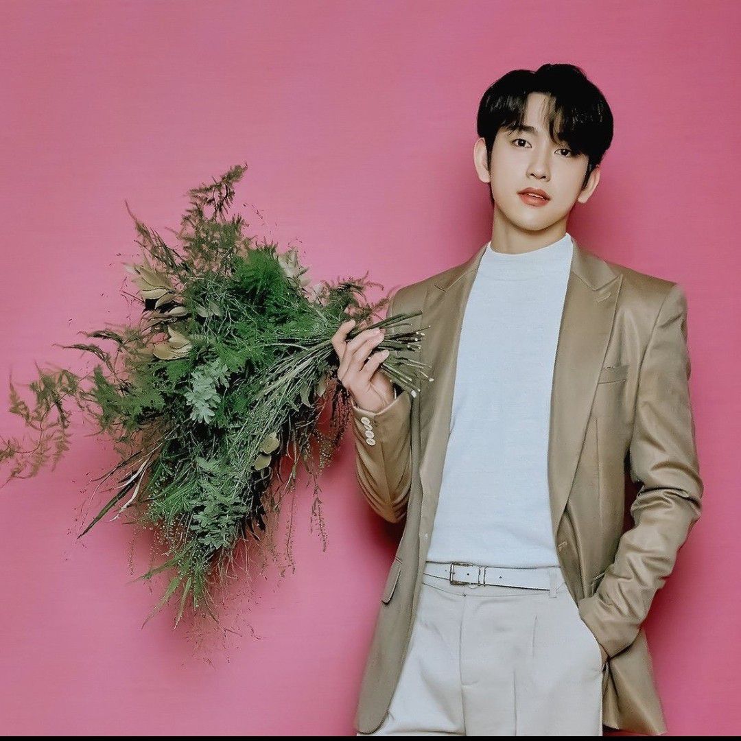 Foto kegiatan terbaru dari Park Jinyoung